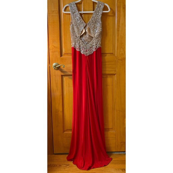 Jasz Couture Gown - Picture 5 of 10